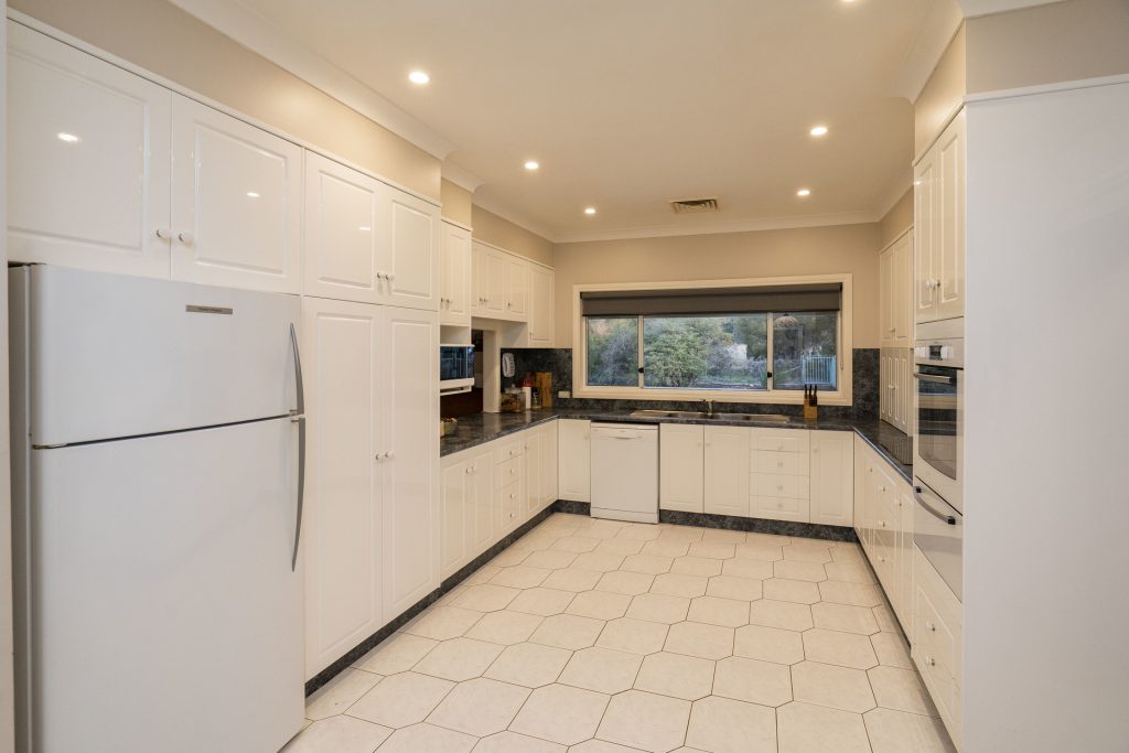 4 Garners Road, Narrandera NSW 2700 - photo 8