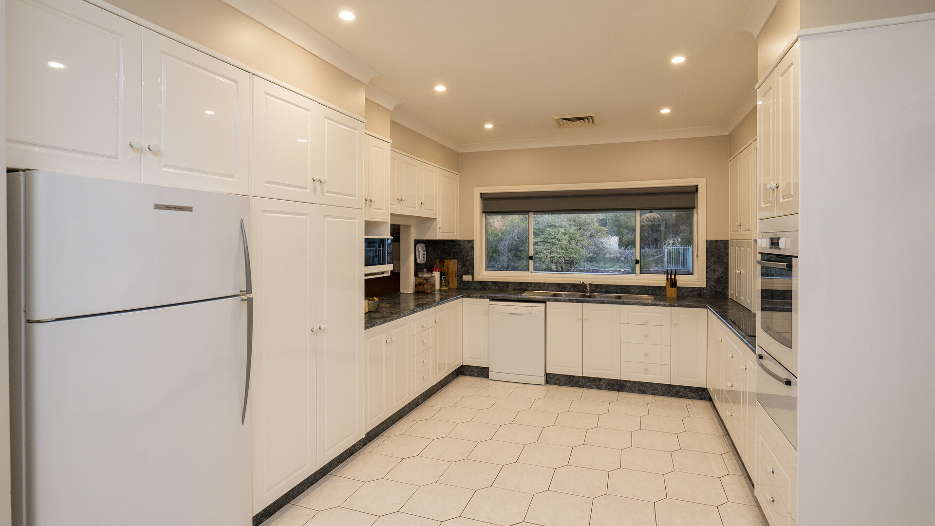 4 Garners Road, Narrandera NSW 2700 - photo 8
