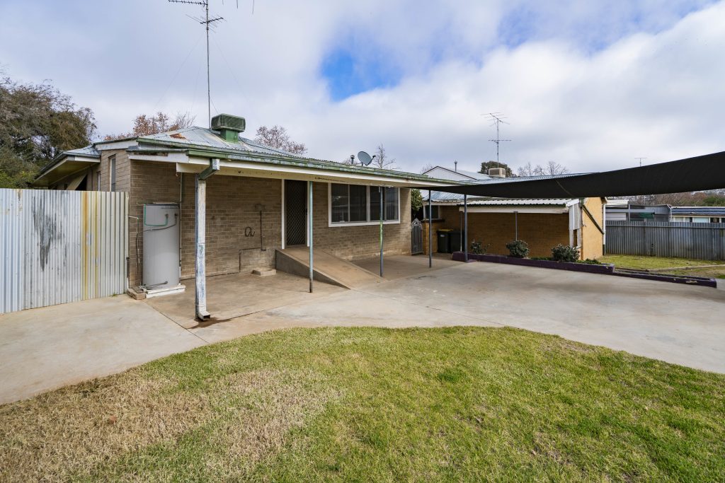 15 Larmer Street, Narrandera NSW 2700 - photo 11