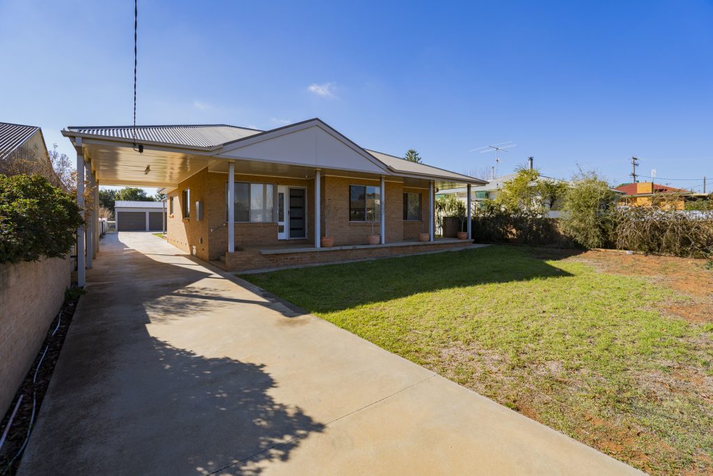 77 Deutcher Street, Temora NSW 2666 - photo 2