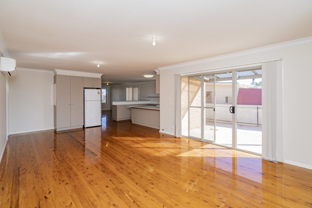 77 Deutcher Street, Temora NSW 2666 - photo 11