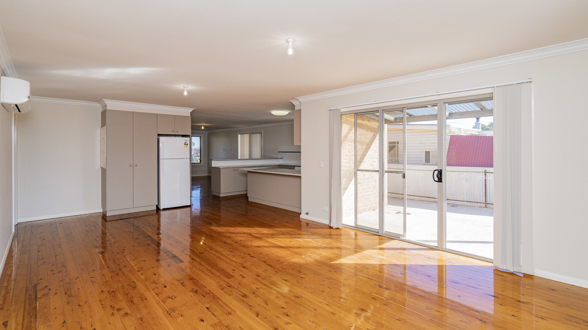 77 Deutcher Street, Temora NSW 2666 - photo 11