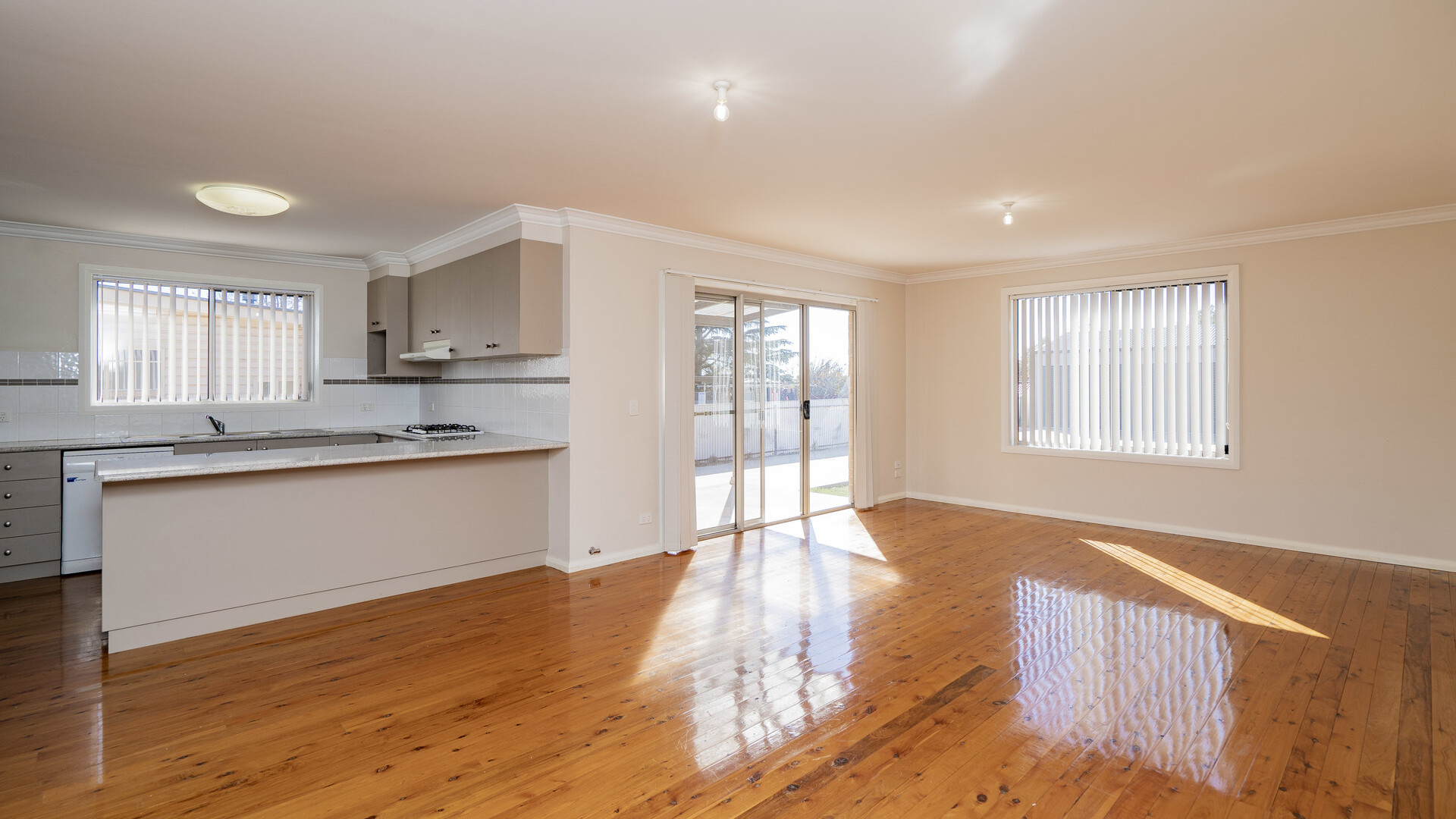 77 Deutcher Street, Temora NSW 2666 - photo 12