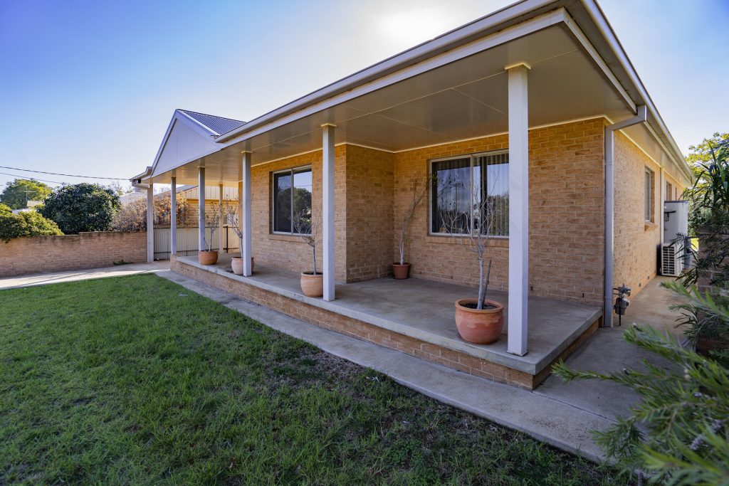 77 Deutcher Street, Temora NSW 2666 - photo 3