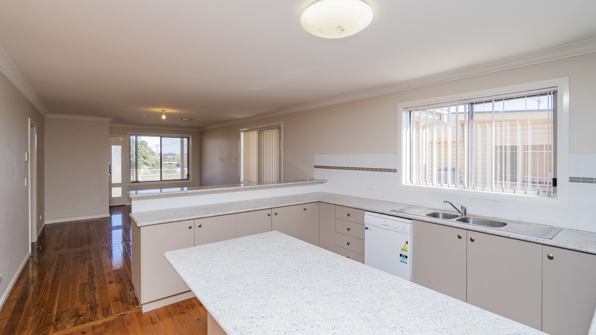77 Deutcher Street, Temora NSW 2666 - photo 9
