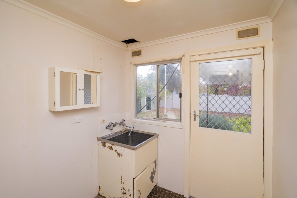 18 Broad Street, Narrandera NSW 2700 - photo 15