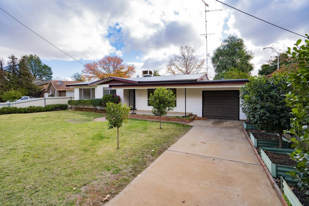18 Broad Street, Narrandera NSW 2700 - photo 17
