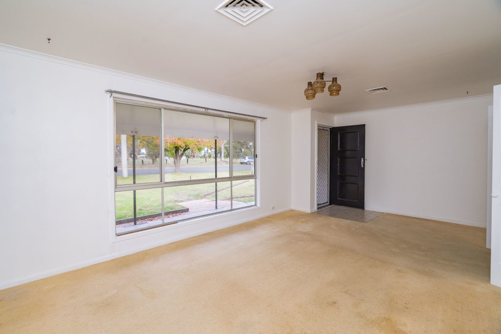 18 Broad Street, Narrandera NSW 2700 - photo 4