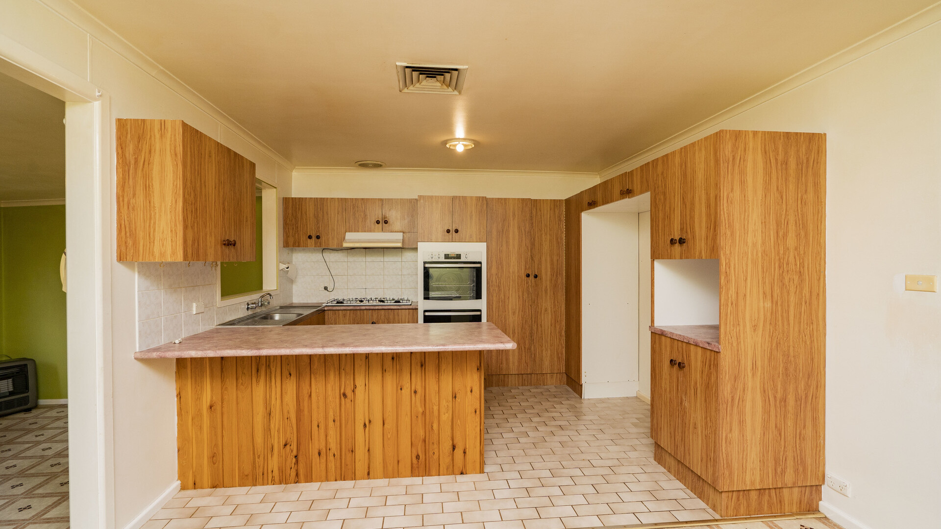 18 Broad Street, Narrandera NSW 2700 - photo 7