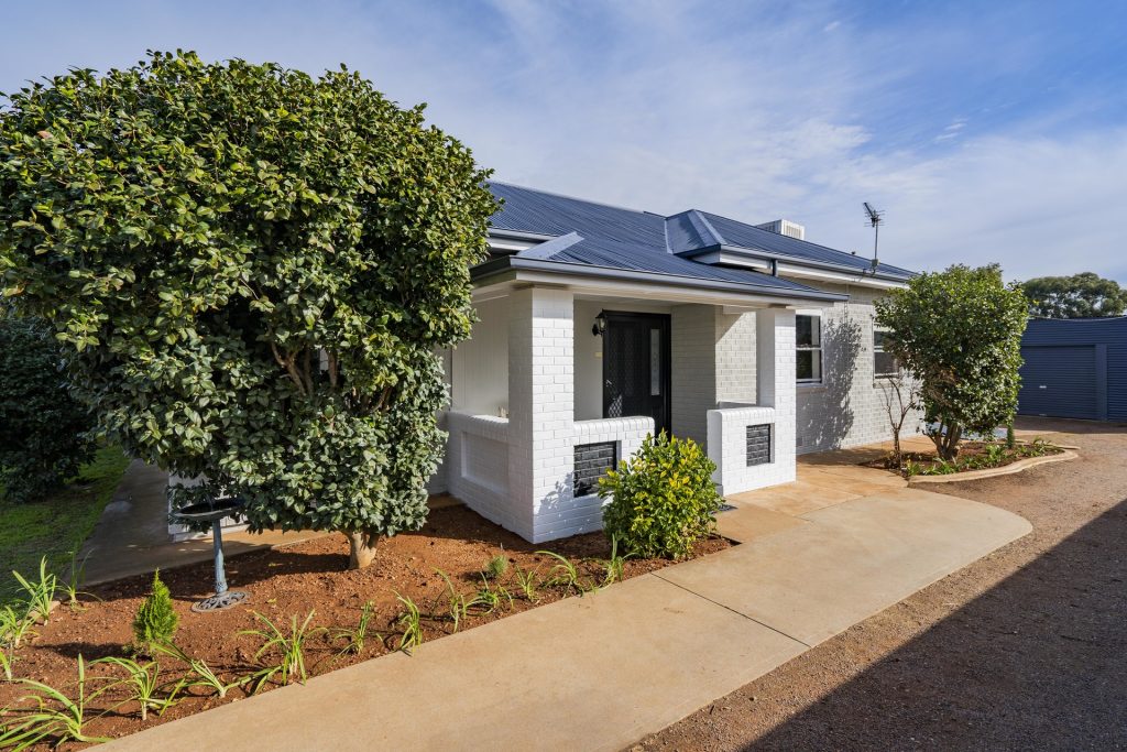 131 Polaris Street, Temora NSW 2666 - photo 2