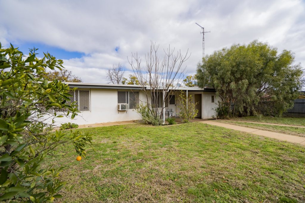 85 Douglas Street, Narrandera NSW 2700 - photo 11