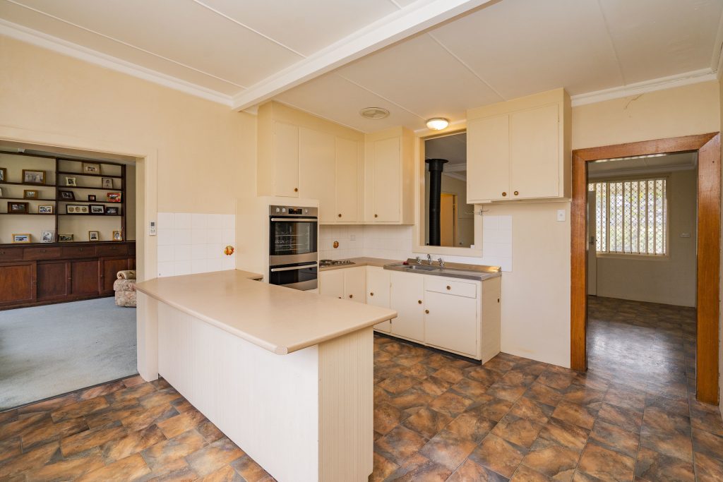 85 Douglas Street, Narrandera NSW 2700 - photo 3
