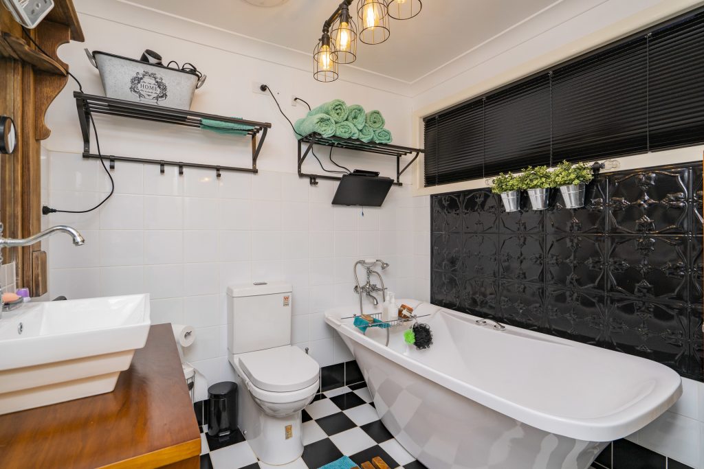 8 Whitton Street, Narrandera NSW 2700 - photo 17