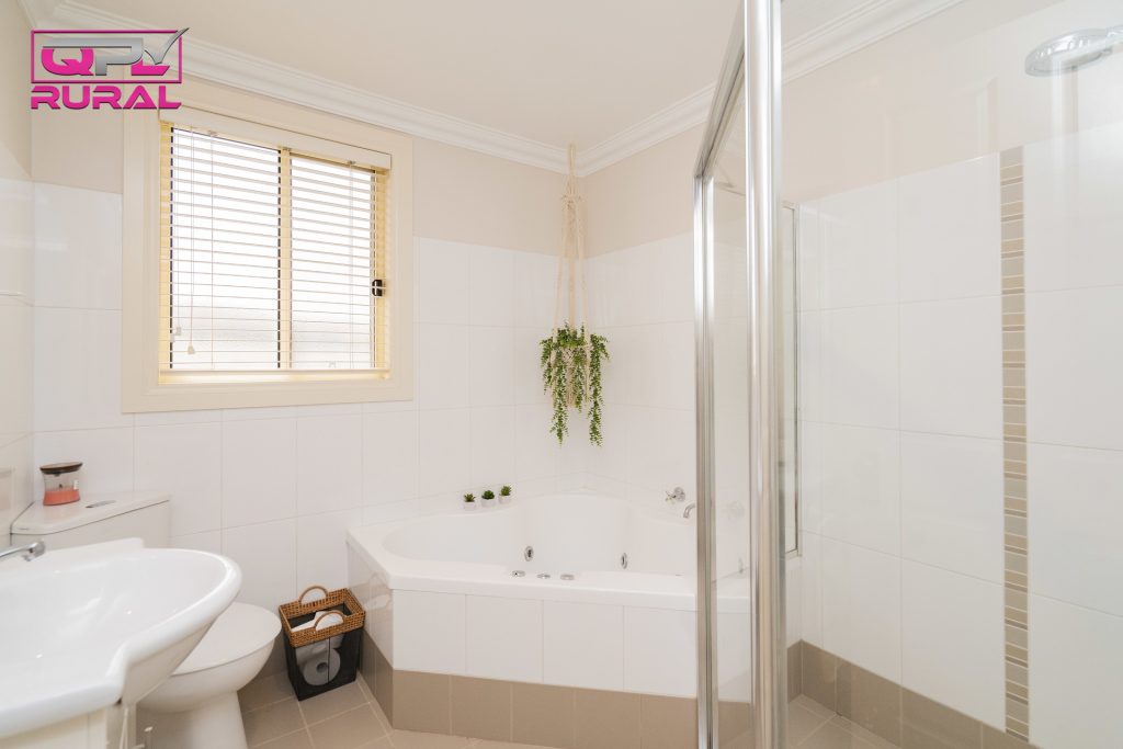 101 Palm Avenue, Leeton NSW 2705 - photo 14