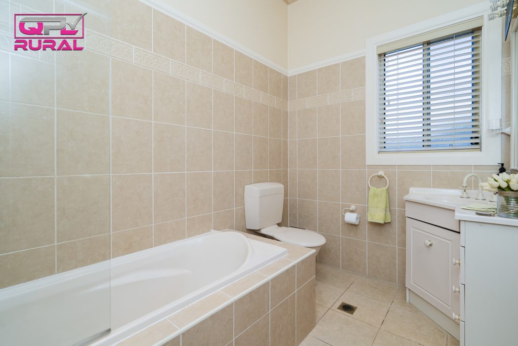 101 Palm Avenue, Leeton NSW 2705 - photo 15