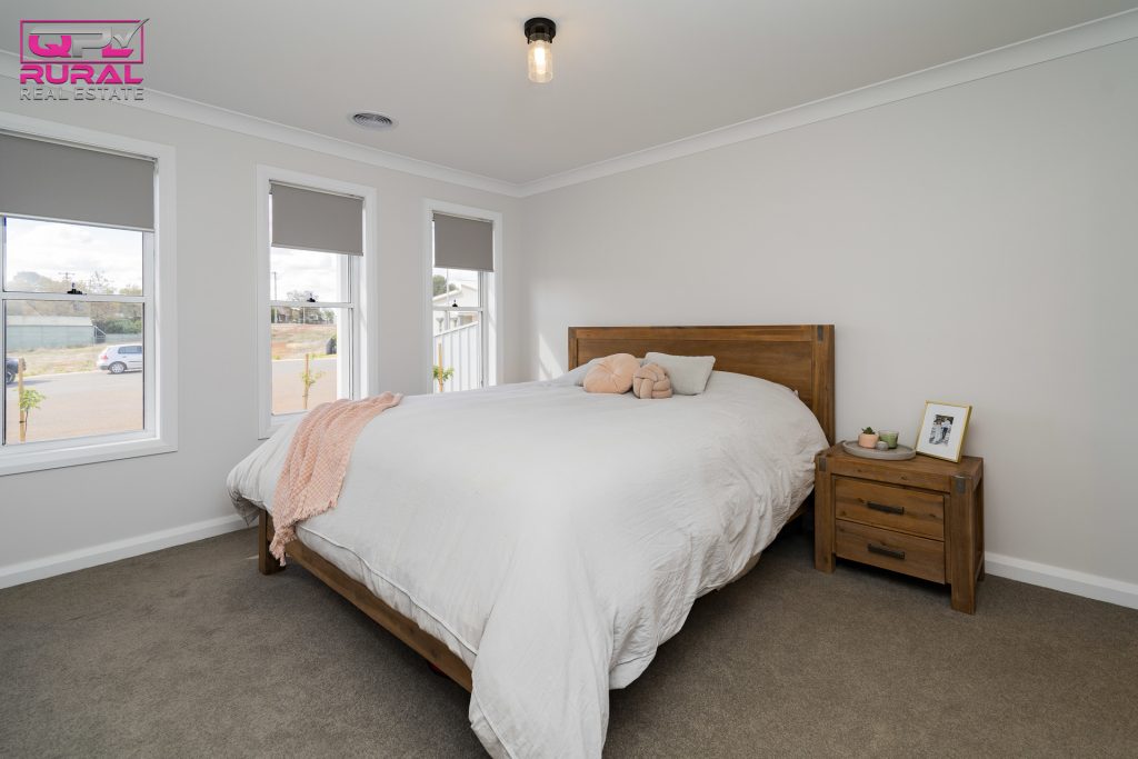 8 John Rands Place, Temora NSW 2666 - photo 11