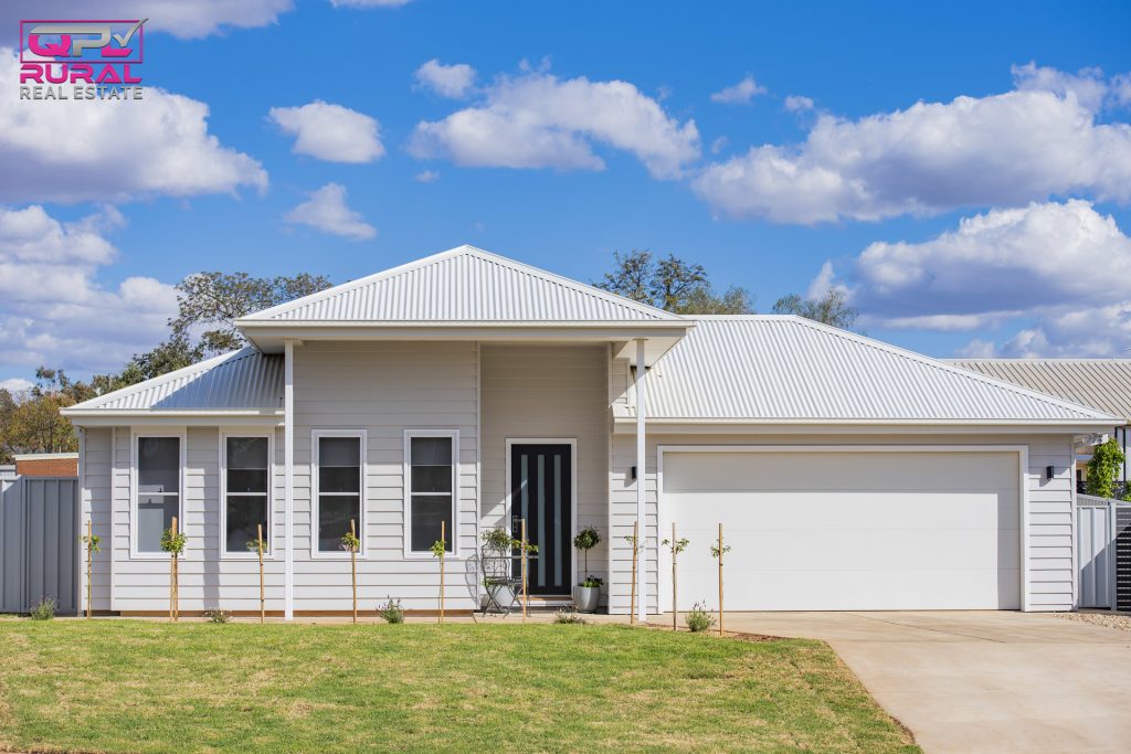 8 John Rands Place, Temora NSW 2666 - McGrath Riverina