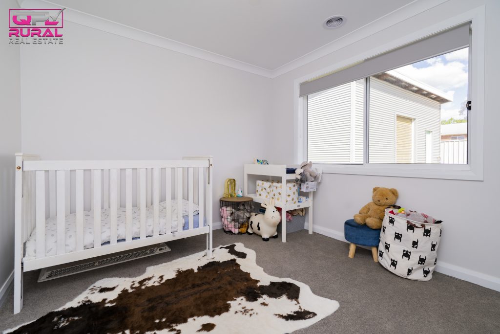 8 John Rands Place, Temora NSW 2666 - photo 17