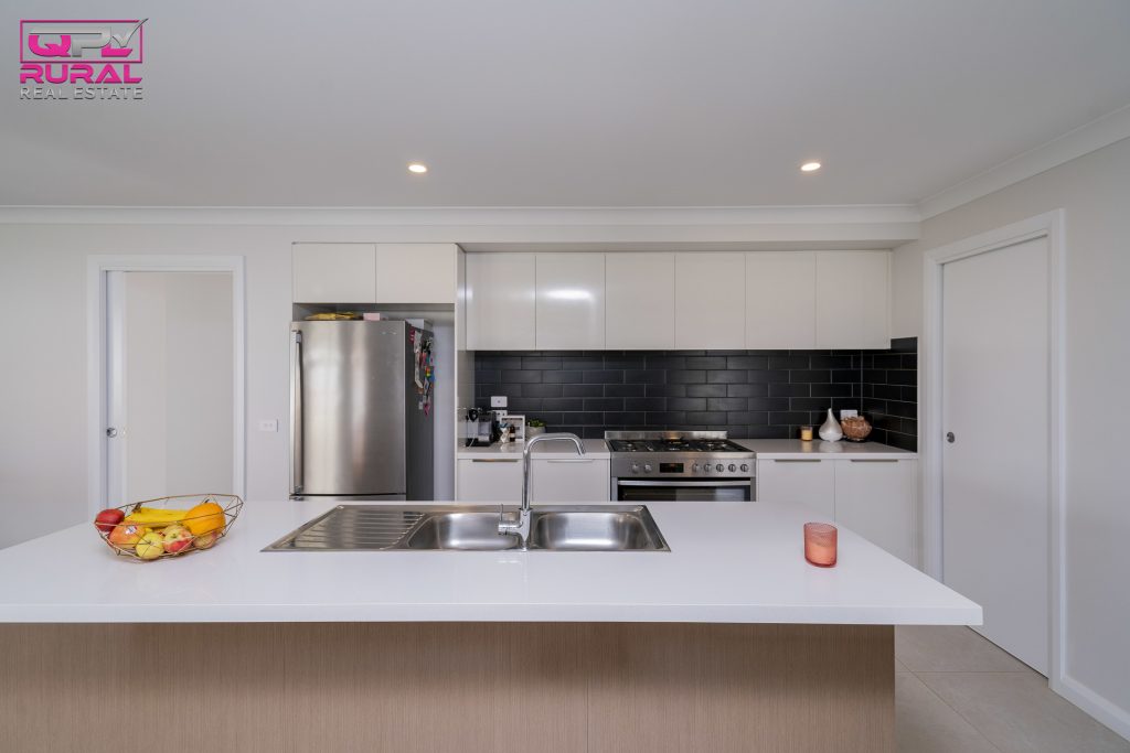 8 John Rands Place, Temora NSW 2666 - photo 8