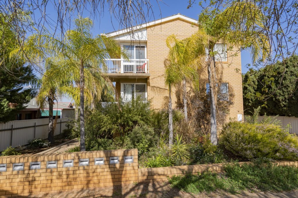 3/76 Wade Avenue, Leeton NSW 2705 - photo 2