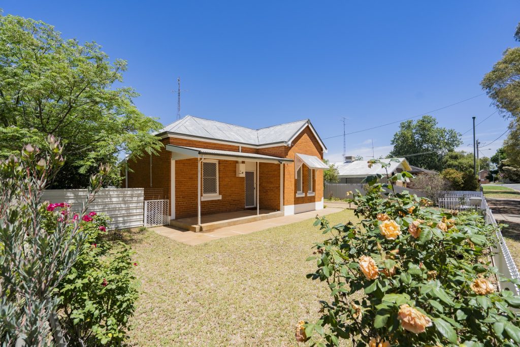 46 Riverine Street, Narrandera NSW 2700 - photo 3