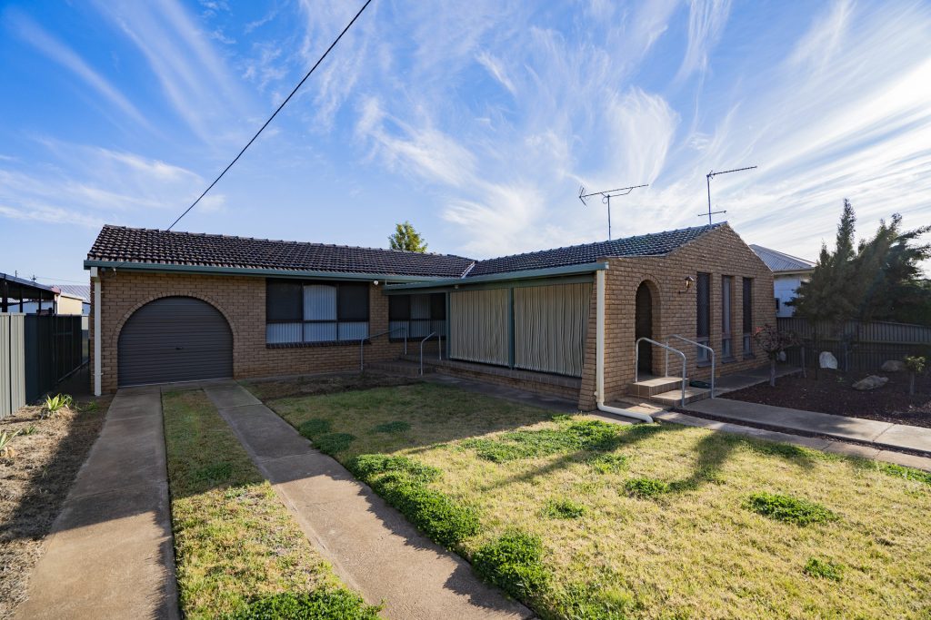 129 Britannia, Temora NSW 2666 - photo 2