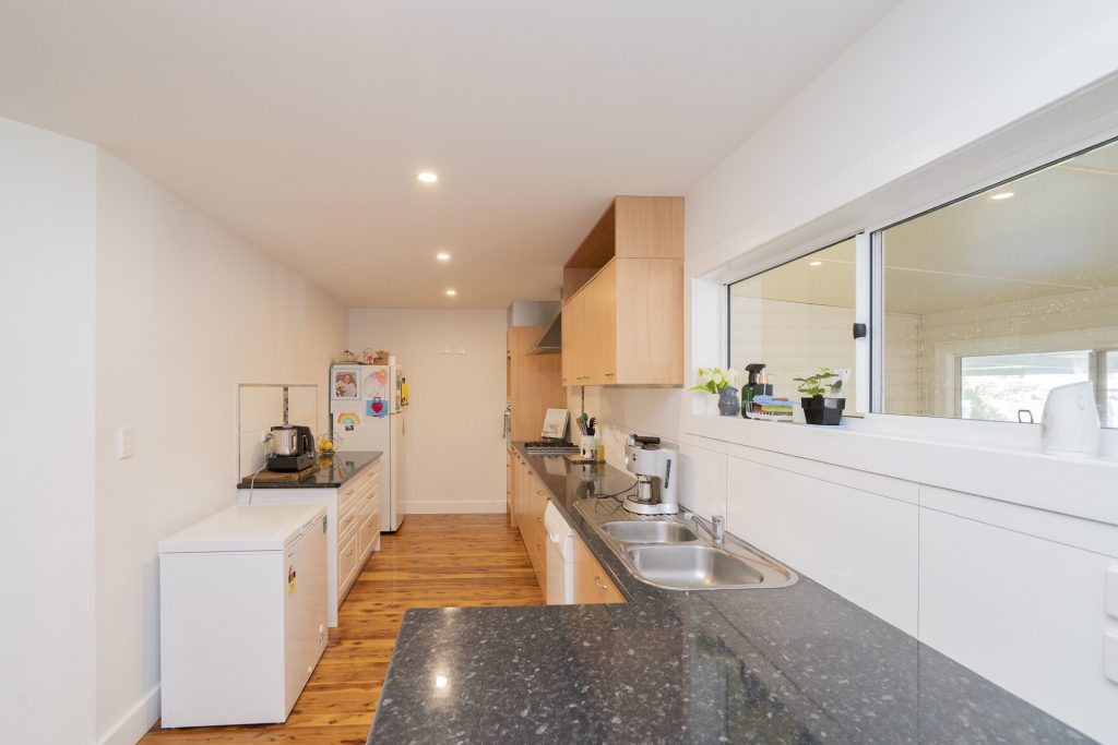 10 Grosvenor Street, Narrandera NSW 2700 - photo 2