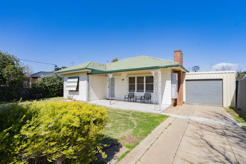 10 Grosvenor Street, Narrandera NSW 2700 - McGrath Riverina