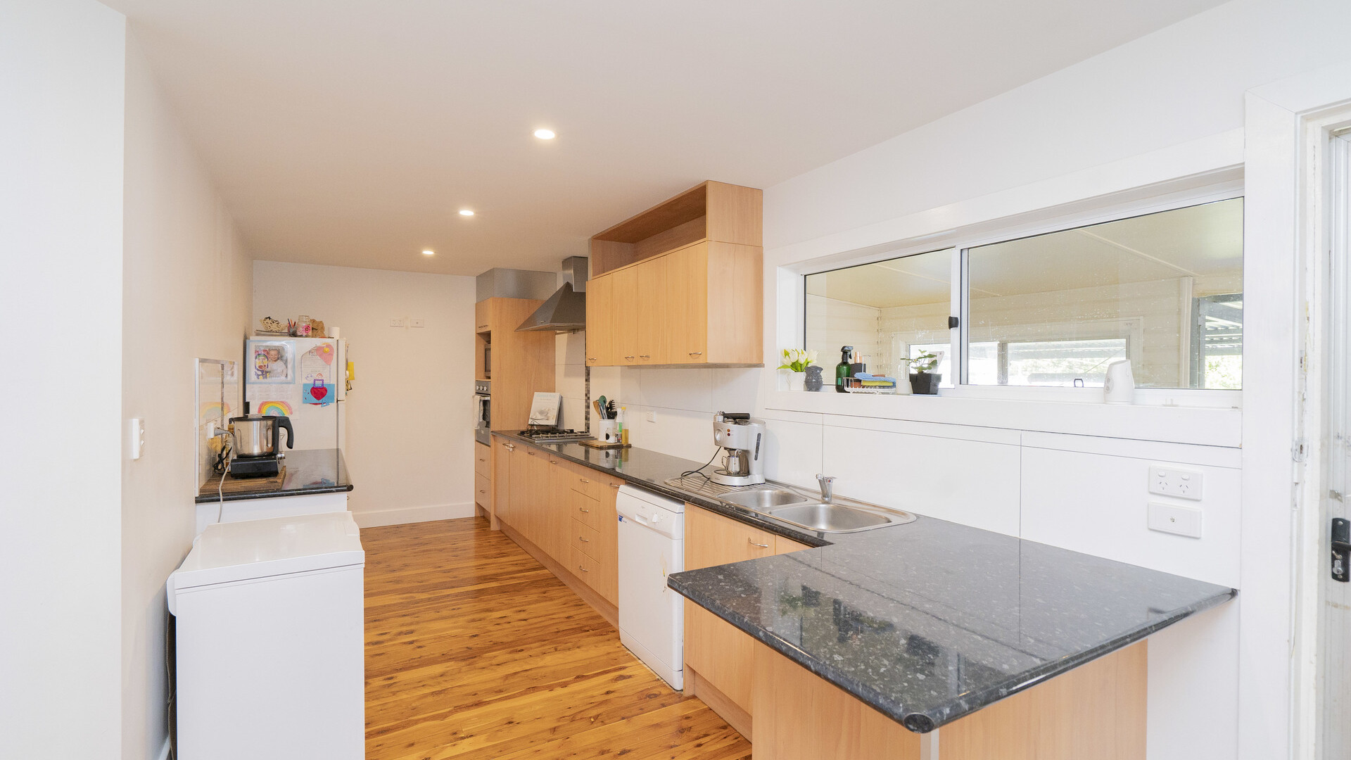 10 Grosvenor Street, Narrandera NSW 2700 - photo 5
