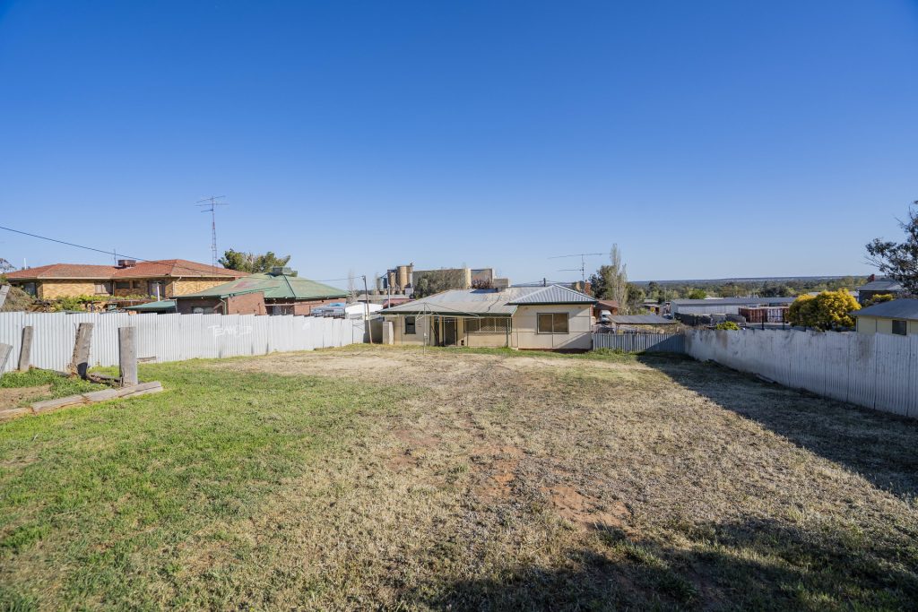 13 Myrtle Street, Narrandera NSW 2700 - photo 14