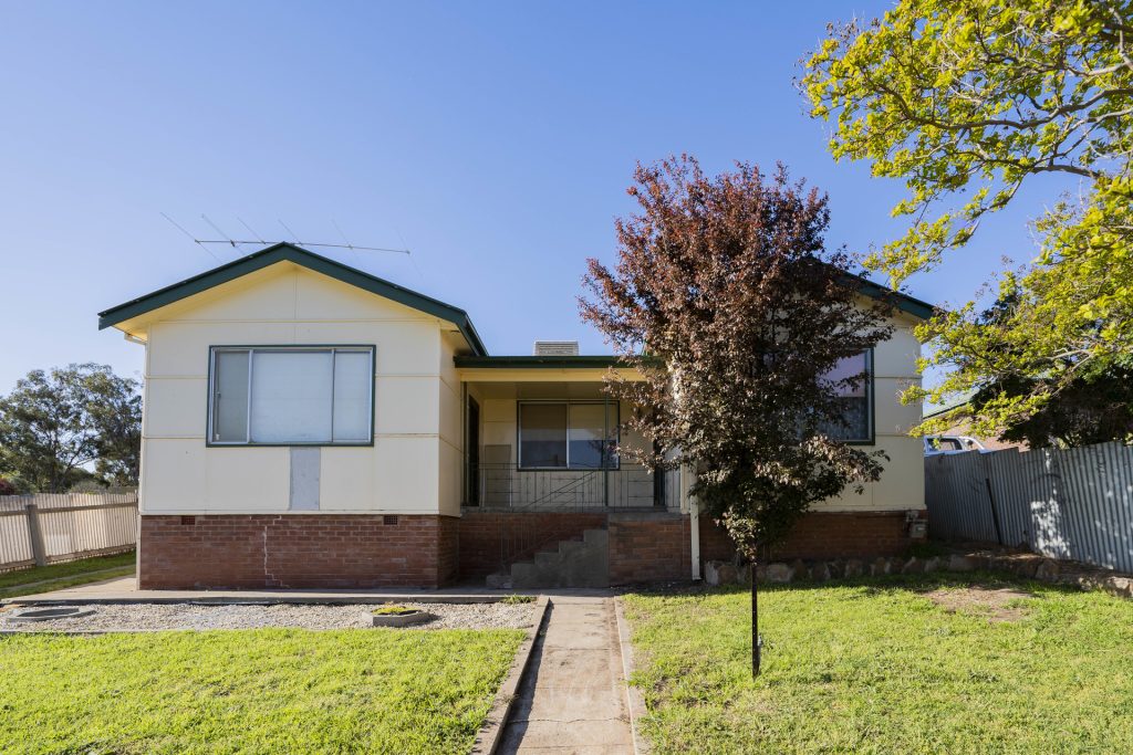 13 Myrtle Street, Narrandera NSW 2700 - photo 15