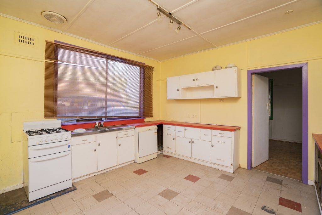 13 Myrtle Street, Narrandera NSW 2700 - photo 3
