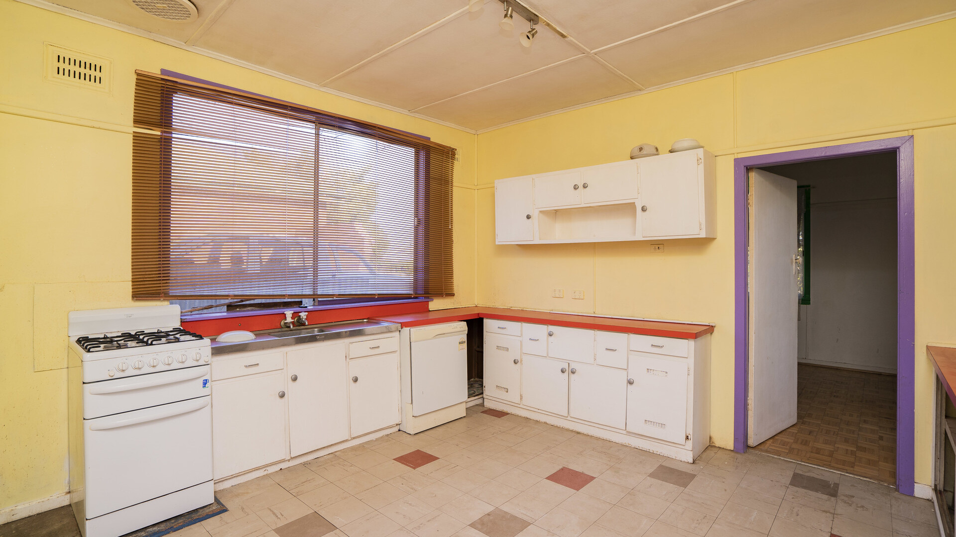 13 Myrtle Street, Narrandera NSW 2700 - photo 3