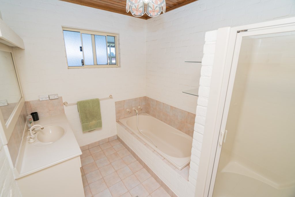 11 Kiesling Drive, Narrandera NSW 2700 - photo 18