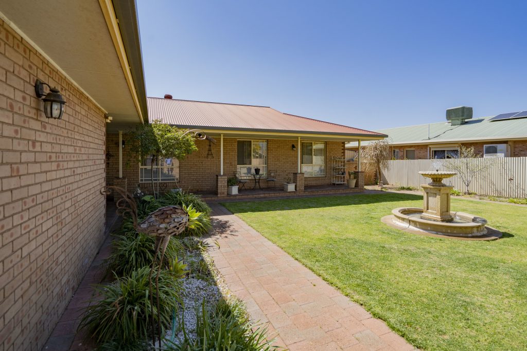 11 Kiesling Drive, Narrandera NSW 2700 - photo 6