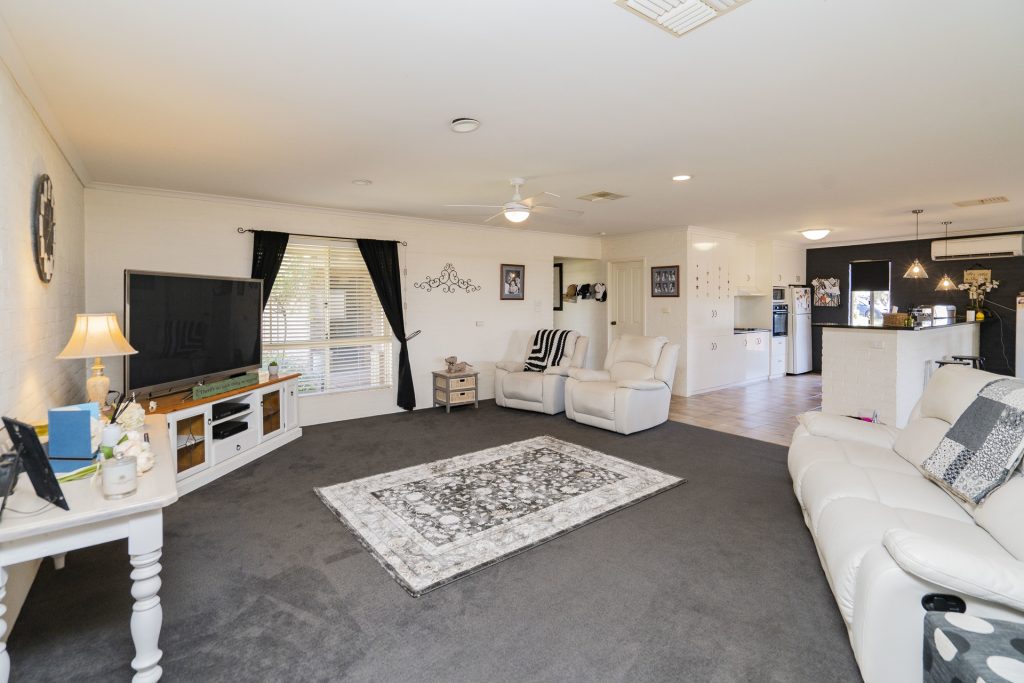 11 Kiesling Drive, Narrandera NSW 2700 - photo 8