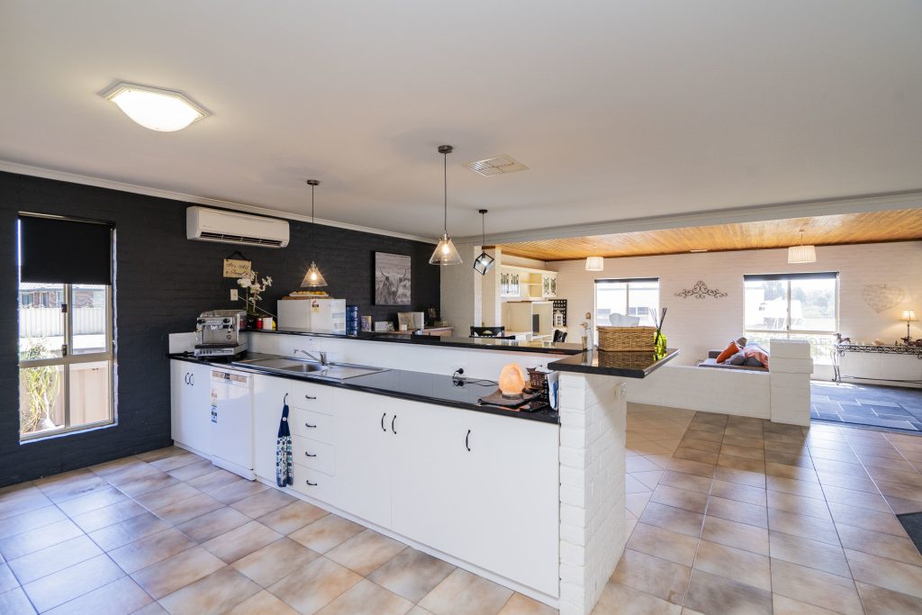 11 Kiesling Drive, Narrandera NSW 2700 - photo 10