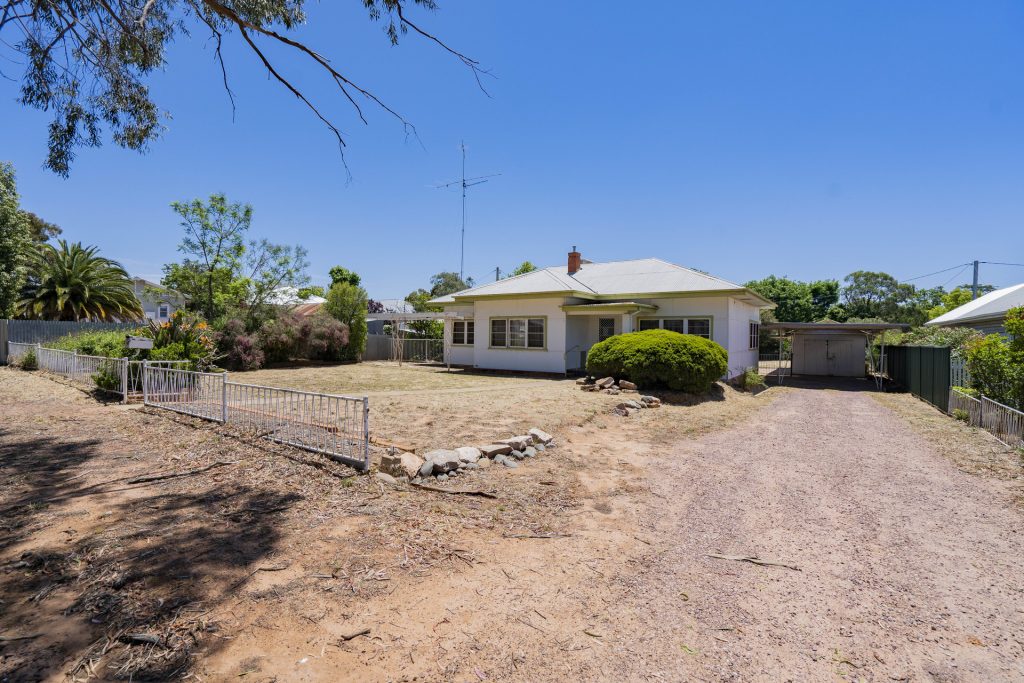 45 Riverine Street, Narrandera NSW 2700 - photo 2