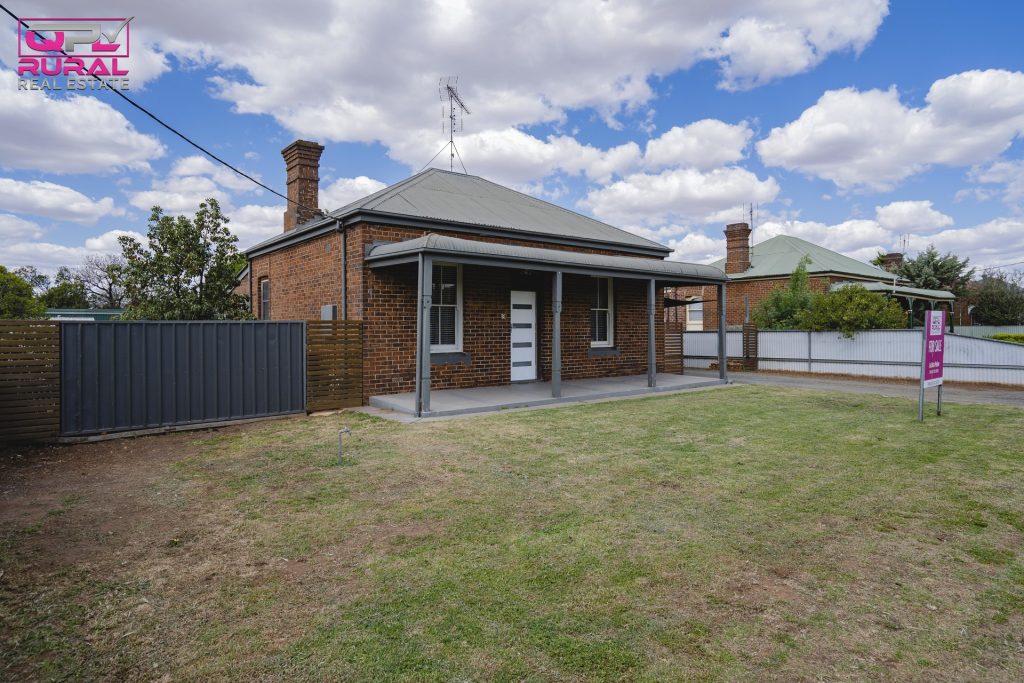 89 Crowley Street, Temora NSW 2666 - photo 3
