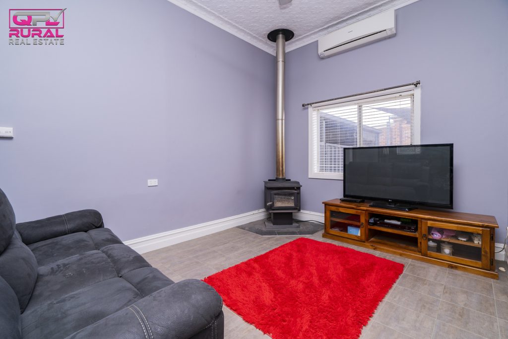 89 Crowley Street, Temora NSW 2666 - photo 4
