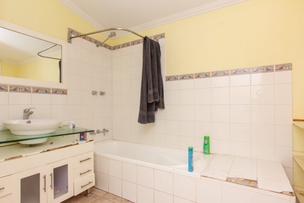 216 Brisbane Street, Leeton NSW 2705 - photo 7
