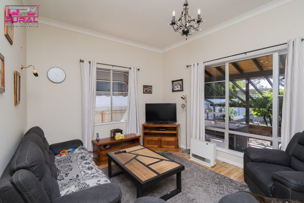27 William Street, Narrandera NSW 2700 - photo 11