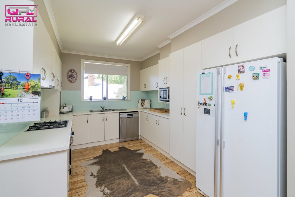 27 William Street, Narrandera NSW 2700 - photo 3