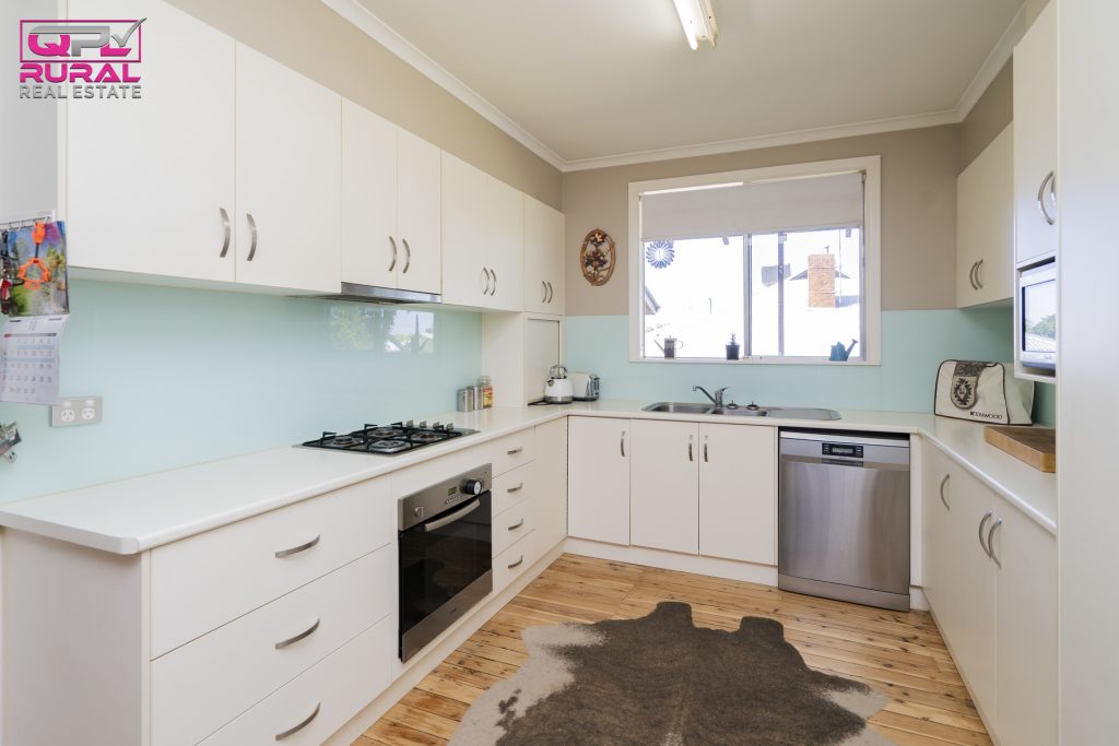 27 William Street, Narrandera NSW 2700 - photo 4