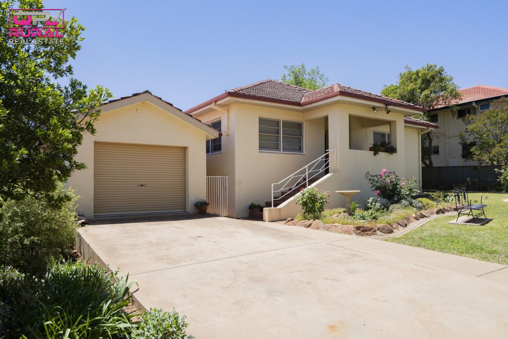 161 Kitchener Road, Temora NSW 2666 - photo 2