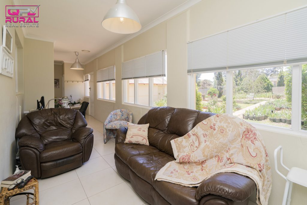 161 Kitchener Road, Temora NSW 2666 - photo 14