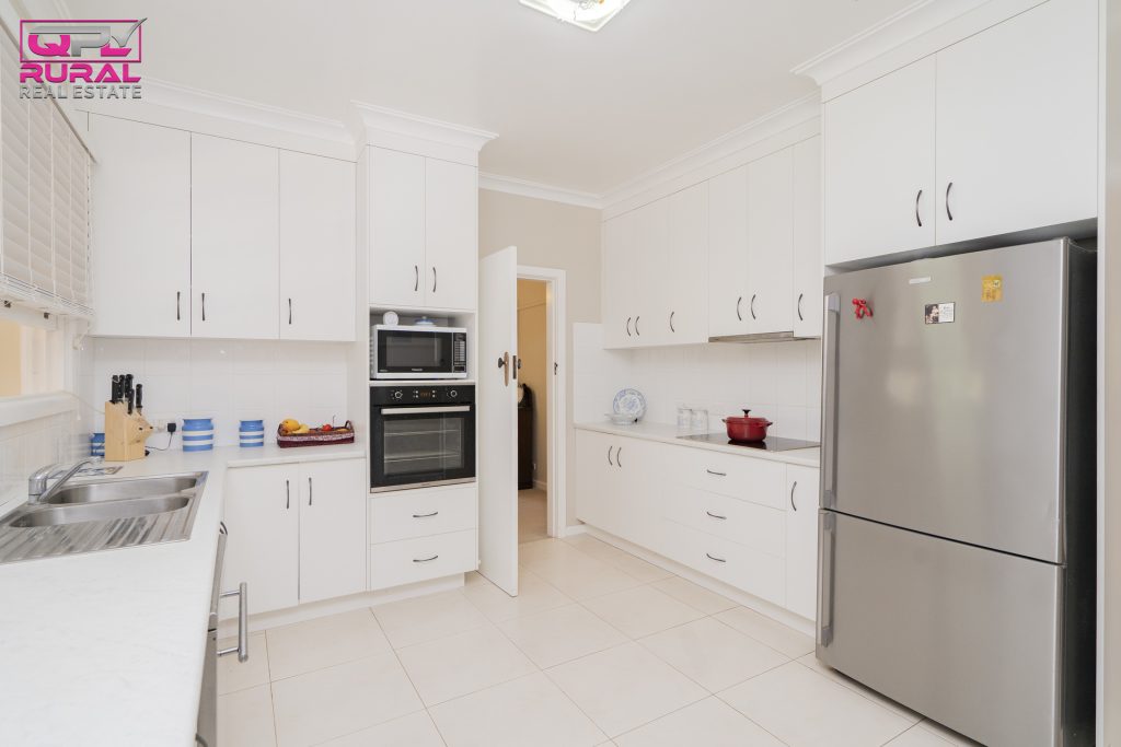 161 Kitchener Road, Temora NSW 2666 - photo 5