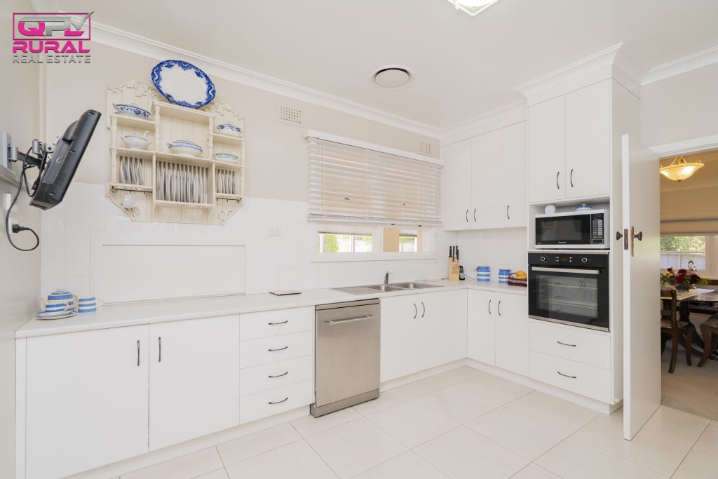 161 Kitchener Road, Temora NSW 2666 - photo 6