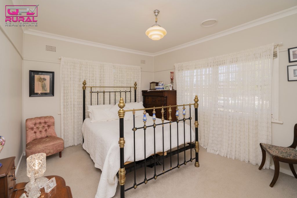 161 Kitchener Road, Temora NSW 2666 - photo 9