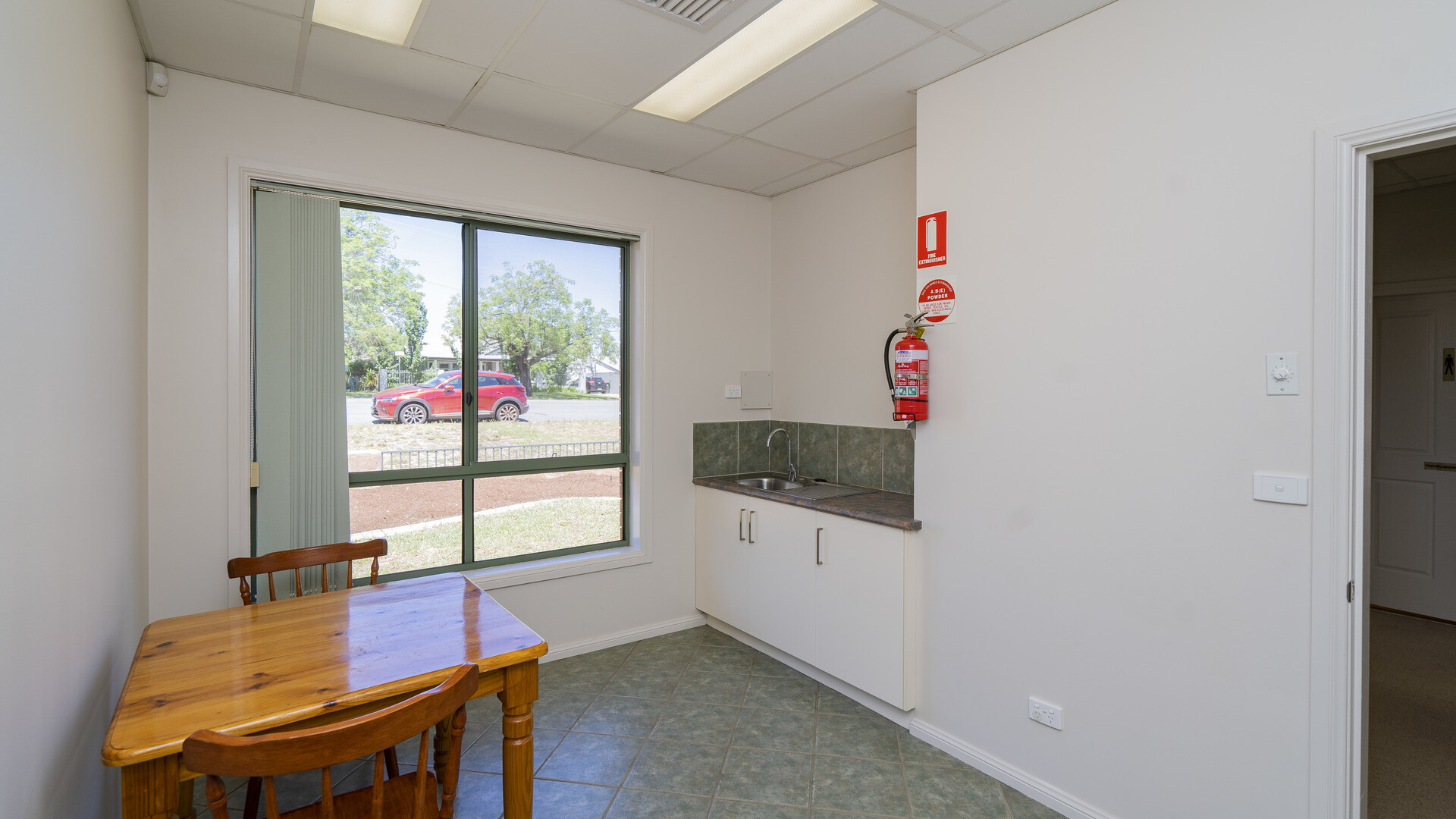 91 Larmer Street, Narrandera NSW 2700 - photo 11